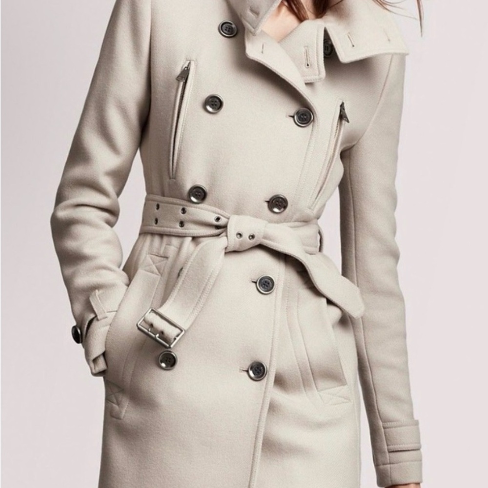 Burberry Light Cream Double-Breasted Belted Trench Coat in UK4/US2